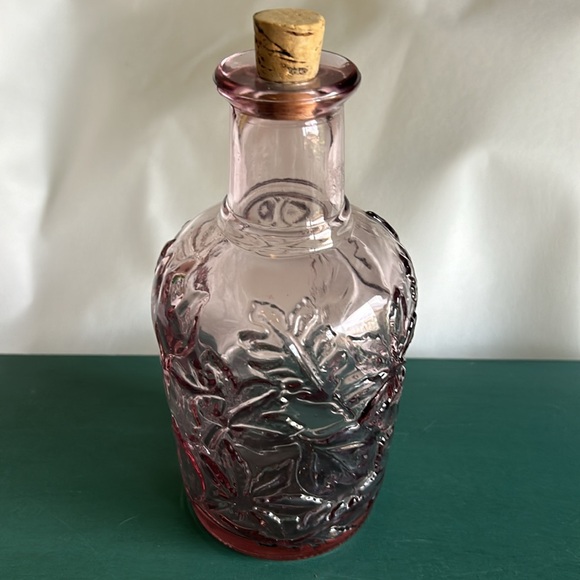 Vintage, Libbey, Pink Floral embossed Decanter. 8” H - Picture 12 of 12